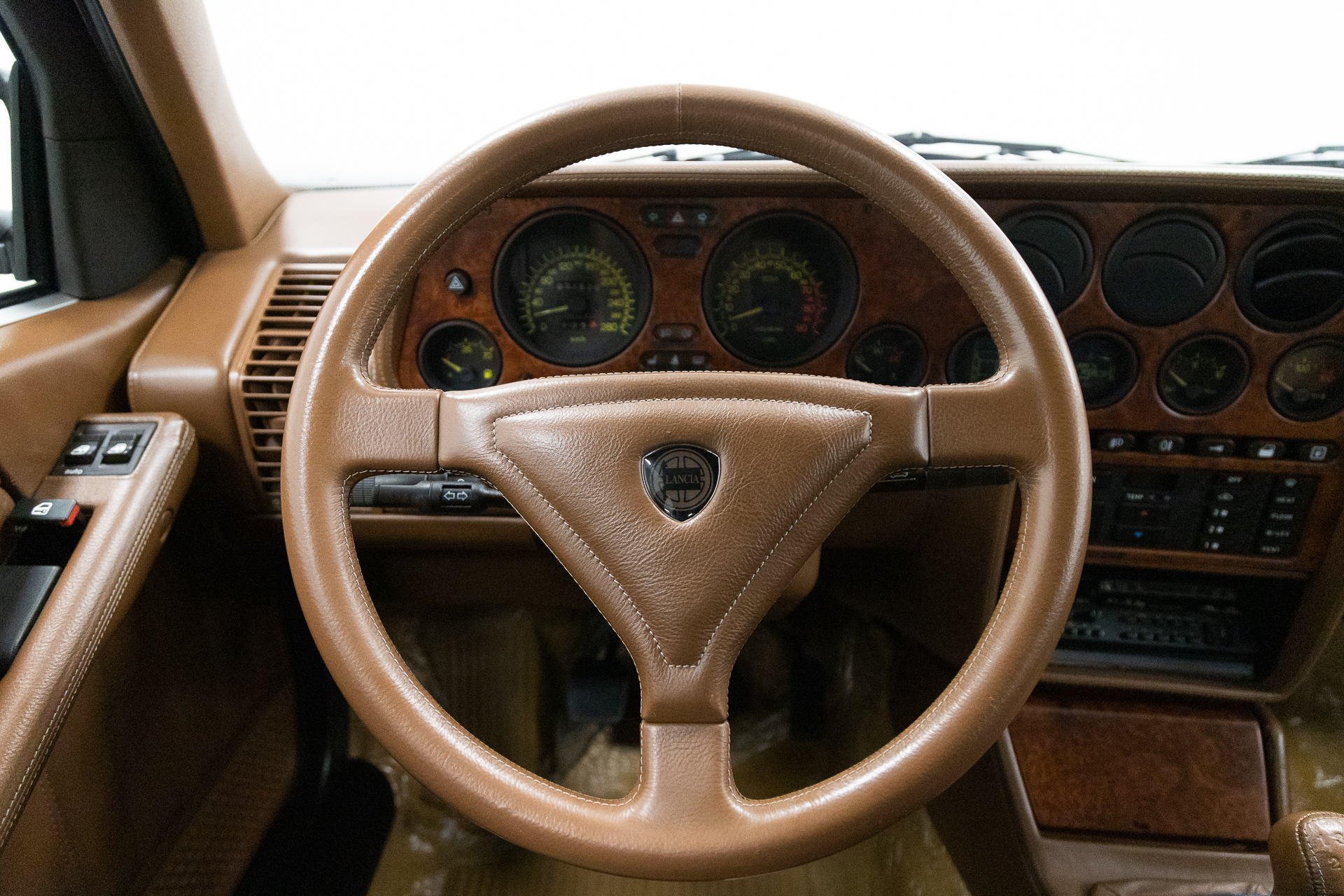 Lancia Thema 8.32