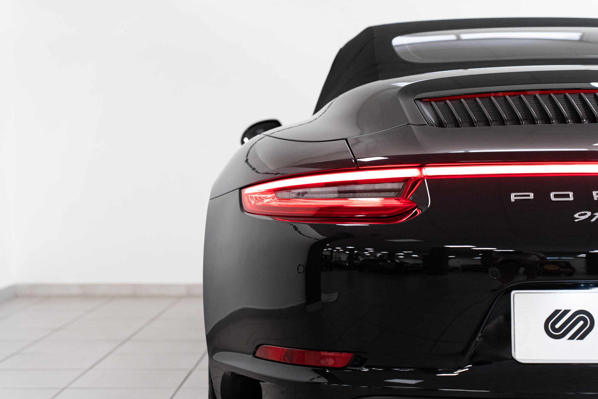 Porsche 911 3.0 Carrera 4 Cabrio