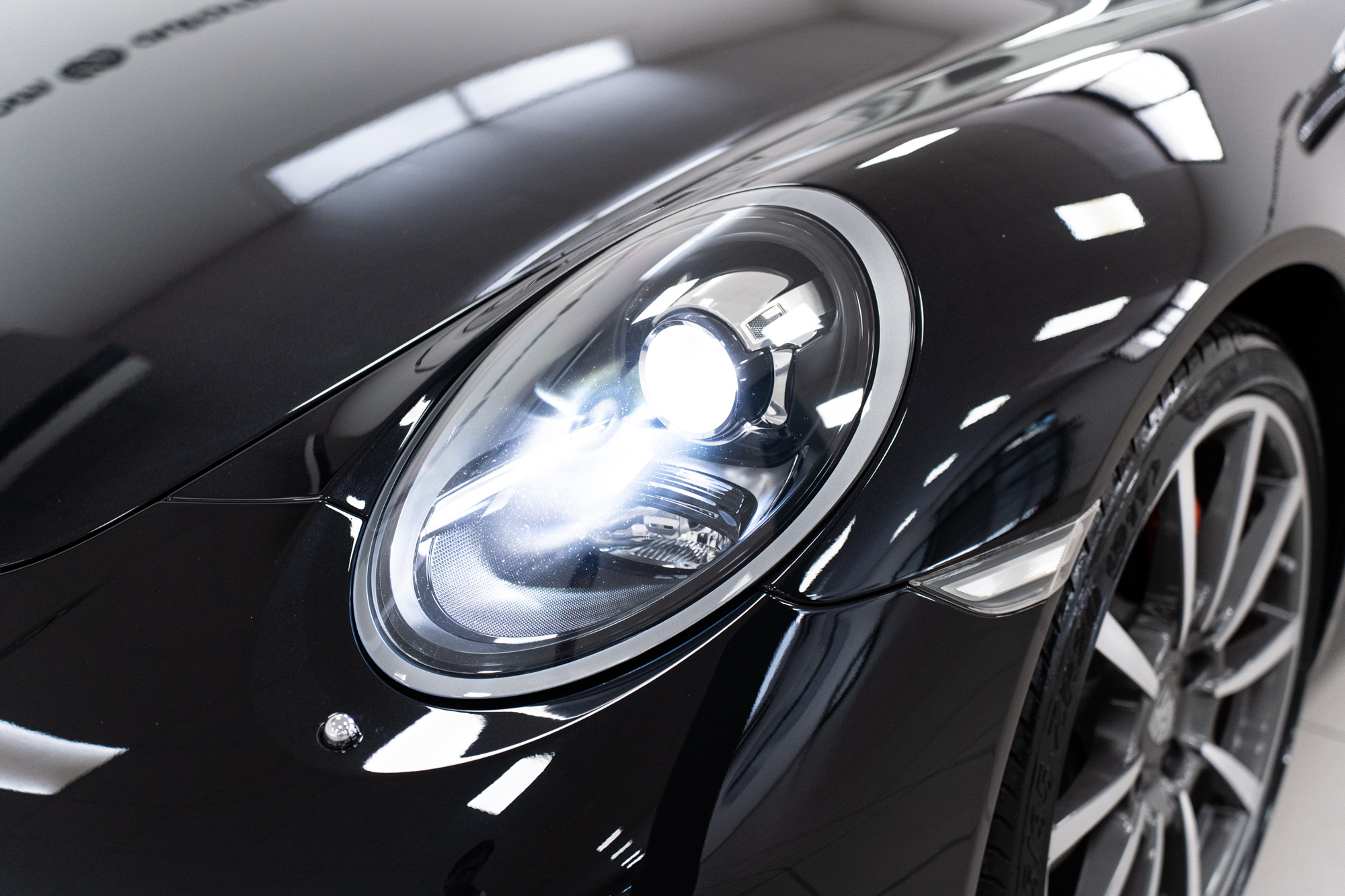 Porsche 911 3.0 Carrera 4 Cabrio
